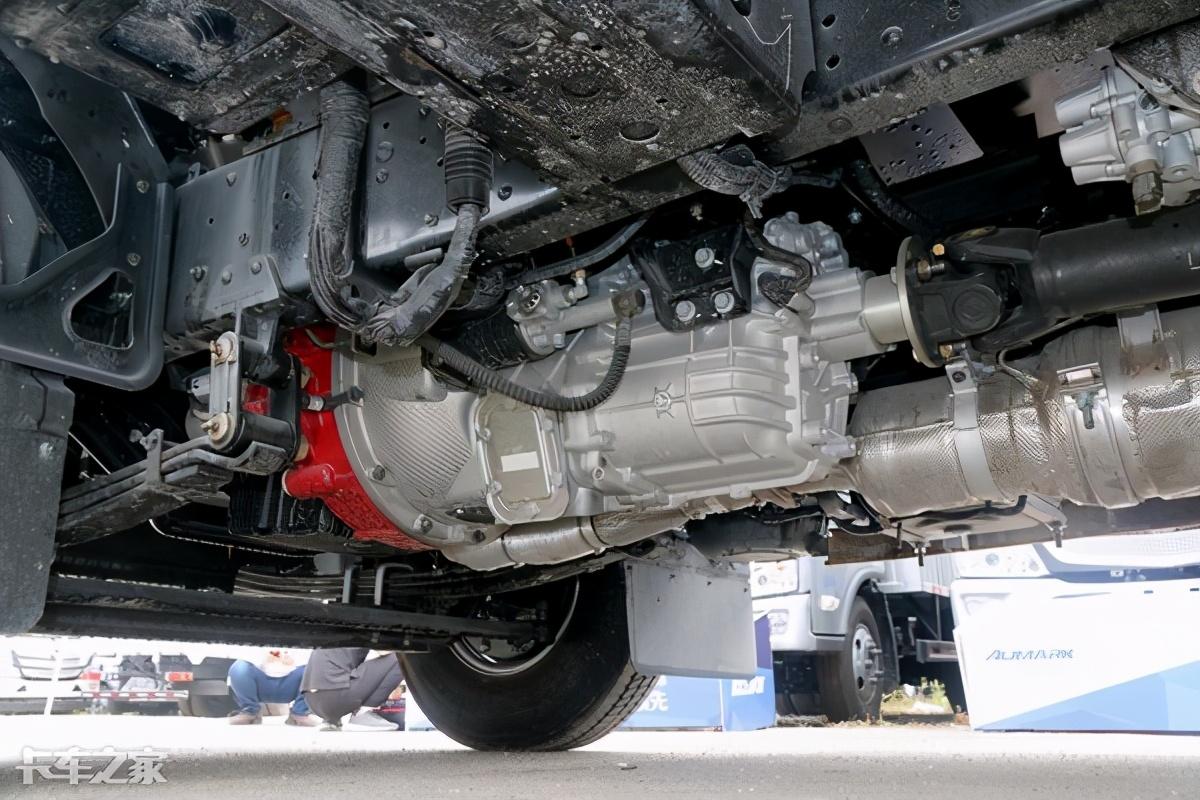 十分的优秀,其还拥有2万公里长换油周期,以及在同级别发动机中重量轻