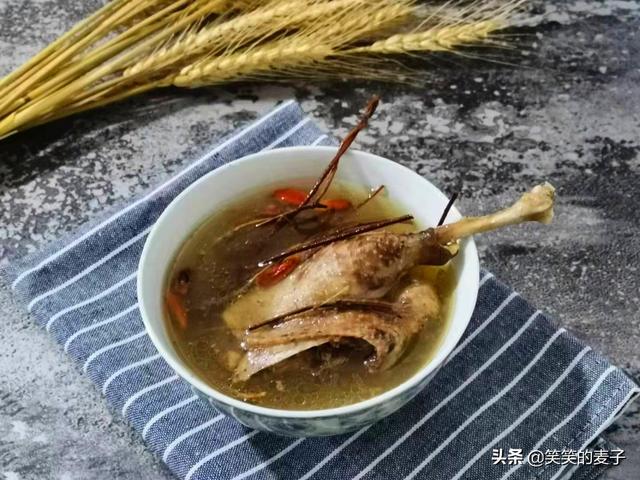 鸡骨草煲汤的做法，鸡骨草配什么煲汤好（炖出来的汤真好喝）