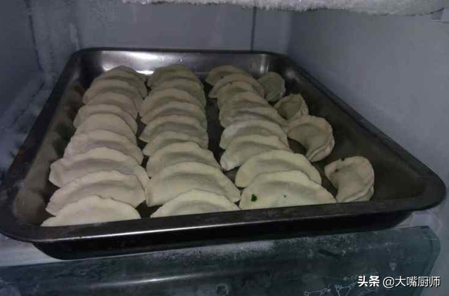 如何做手工鲜水饺，如何做手工鲜水饺窍门（饺子别直接冷冻）