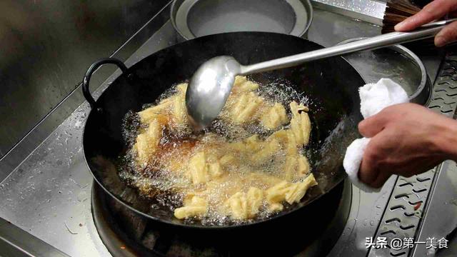 烧腐竹怎么做好吃，比肉都好吃的“烧腐竹”