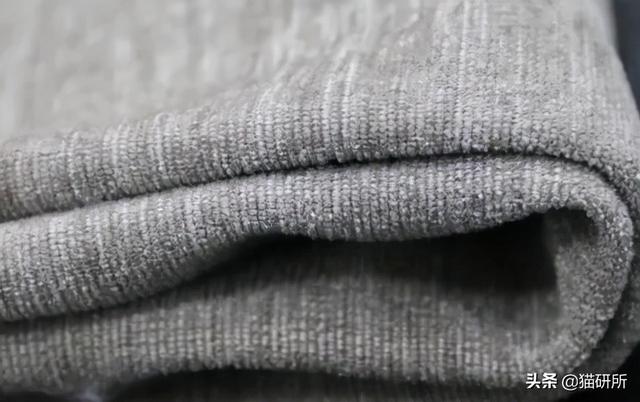 怎么防止猫咪抓沙发，怎么防止猫咪抓沙发跑（终于找到让猫咪不挠沙发的办法了）