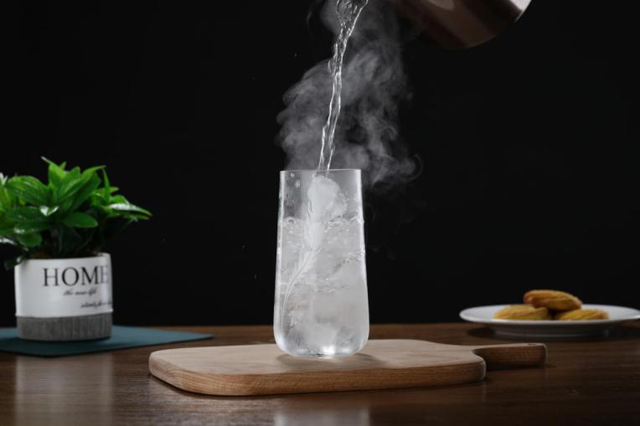 钠钙玻璃杯能倒开水吗，钠钙玻璃杯能倒冰水吗（为什么价格差距这么大）