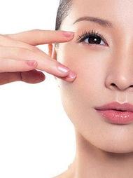 怎么正确使用眼霜，眼霜要怎么用才正确（眼霜的正确涂法是什么样的）