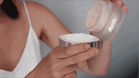 蜜粉刷和散粉刷的区别是什么，蜜粉刷主要用于什么（你真的会选择会使用定妆粉吗）