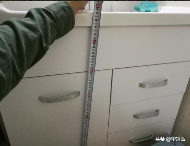 浴室柜安装高度，浴室柜安装高度尺寸（浴室柜安装高度一般是的多少）