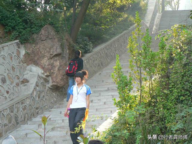 西安临潼区骊山龙背岭，骊山上看风景