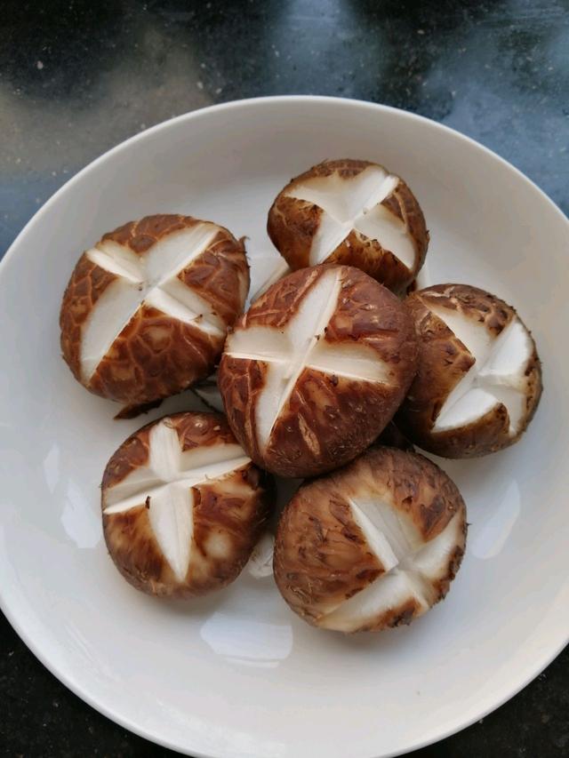 怎样清炖排骨和香菇好吃，排骨这么才好吃