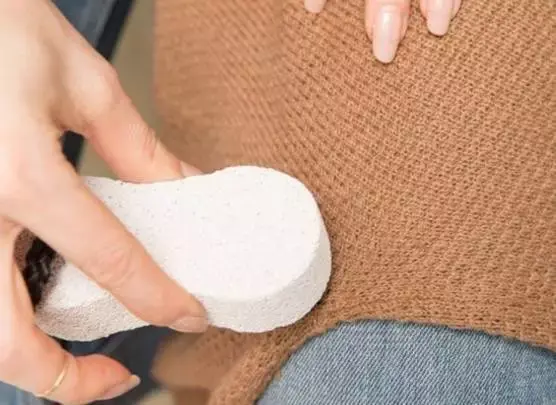 裤子起球怎么快速去掉，衣服起毛用什么办法把它去掉（裤子不合身……教你一招）