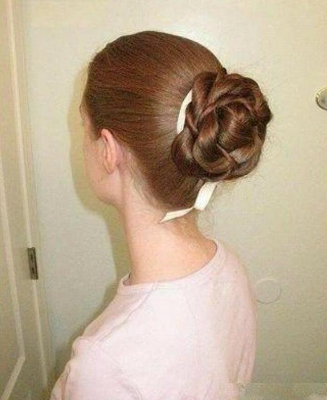 简单的自己盘头发方法，自己学盘发技巧（3款女士简单盘发）