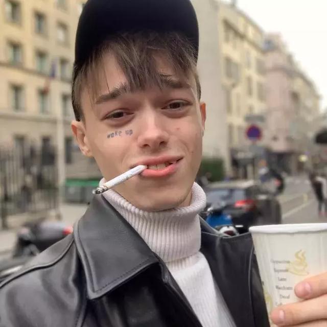 纹身男头像微信，纹身男头像（Trautvein脸上有Wake）