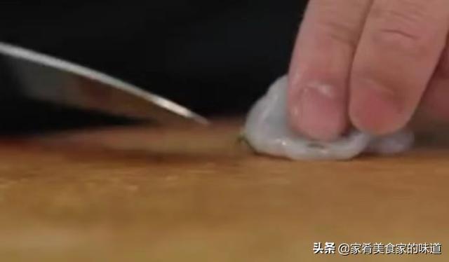 咸蛋黄焗虾仁，咸蛋黄焗虾仁的做法窍门（甜甜的、咸咸的、香香的、快做给你最爱的人品尝吧）