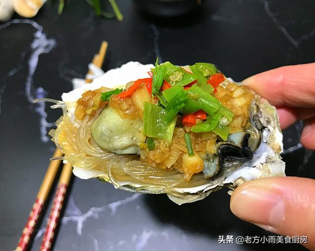 女生吃生蚝的功效和作用，女人吃生蚝有什么好处（“天然营养品”一斤才十块钱）