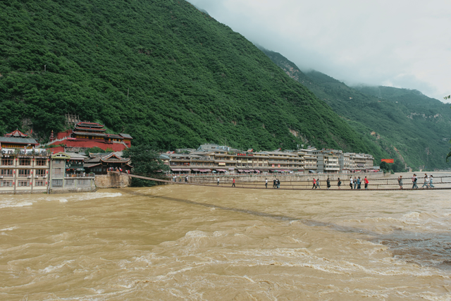 中国最美景观大道是从哪儿到哪儿，中国最美景观大道318国道从哪儿到哪儿（带你走进“中国人的景观大道”）