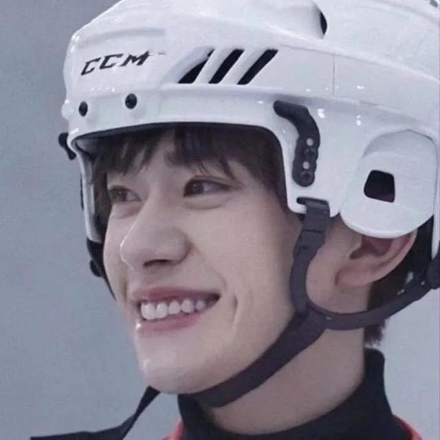 易烊千玺的星座，易烊千玺星座头像微信（收集近期绝绝子的易烊千玺头像）