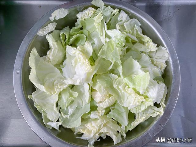 包菜怎么炒肉好吃教程，包菜炒肉最家常快手的做法