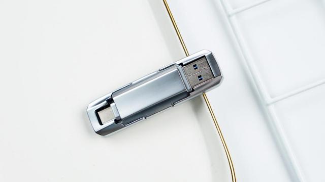 手机优盘的使用方法，手机优盘的使用方法视频（手机连接U盘也可以很简单）