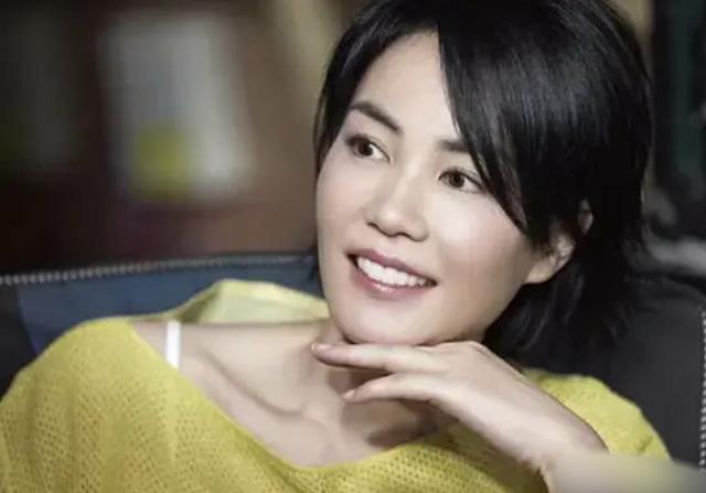 王菲年轻惊艳的照，王菲24岁青涩照曝光