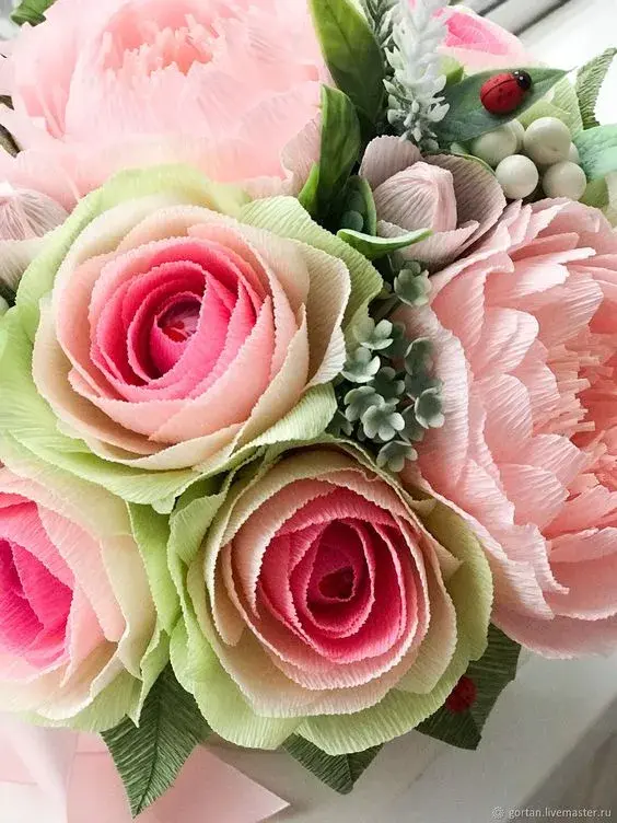 手工花朵制作方法，彩纸手工制作花朵的方法（喜欢花哪儿还用买）