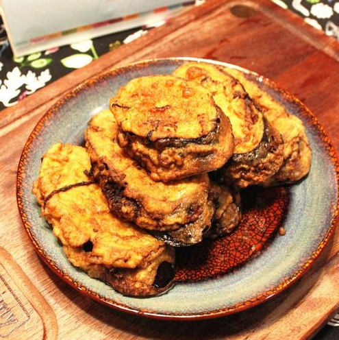 炸茄盒面糊怎么调，炸茄盒的面糊怎么调酥脆（挂糊的关键是3样）