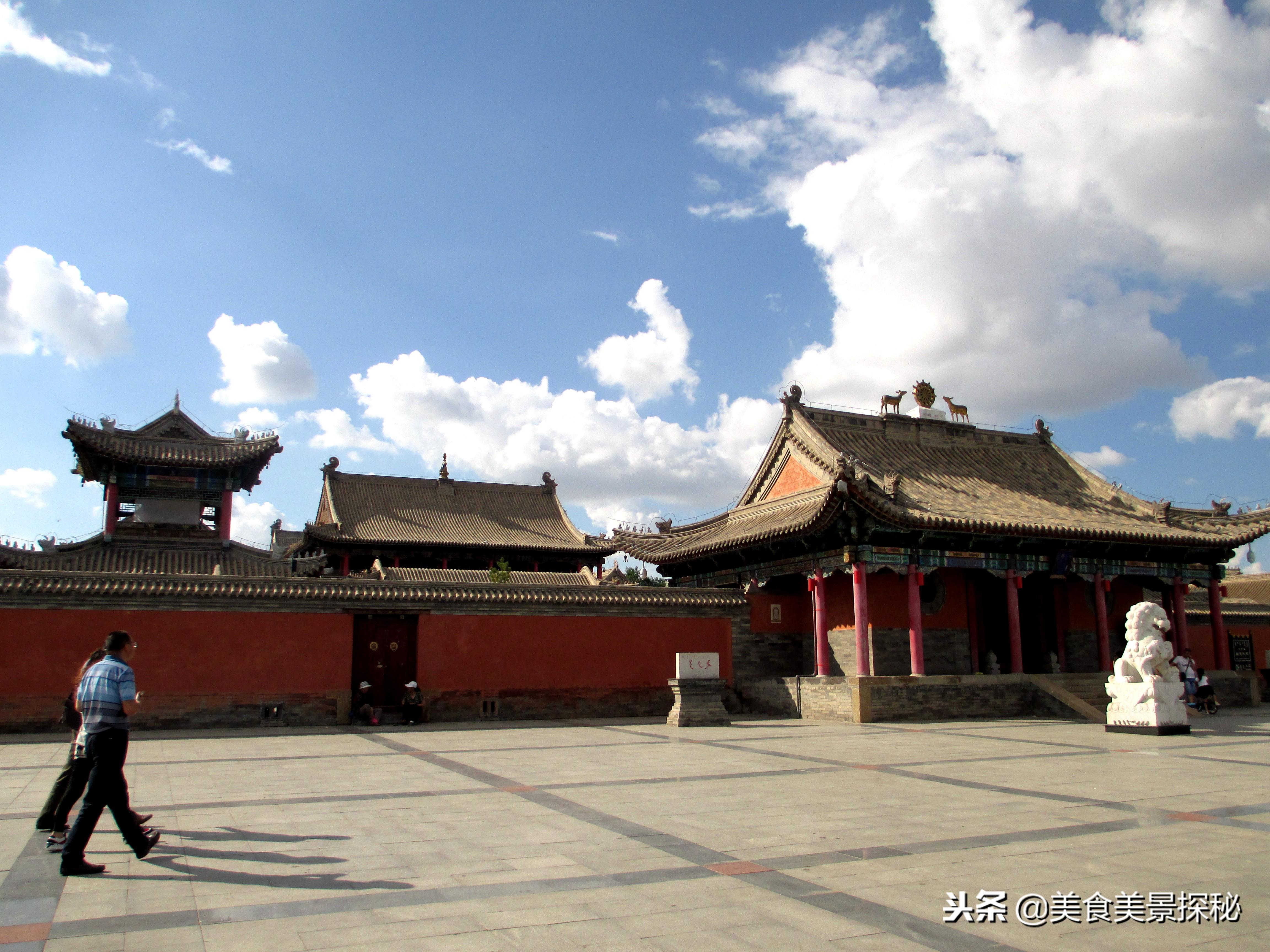 贝子庙位于锡林浩特市区北部的敖包山下,始建于乾隆年间,是内蒙古四大
