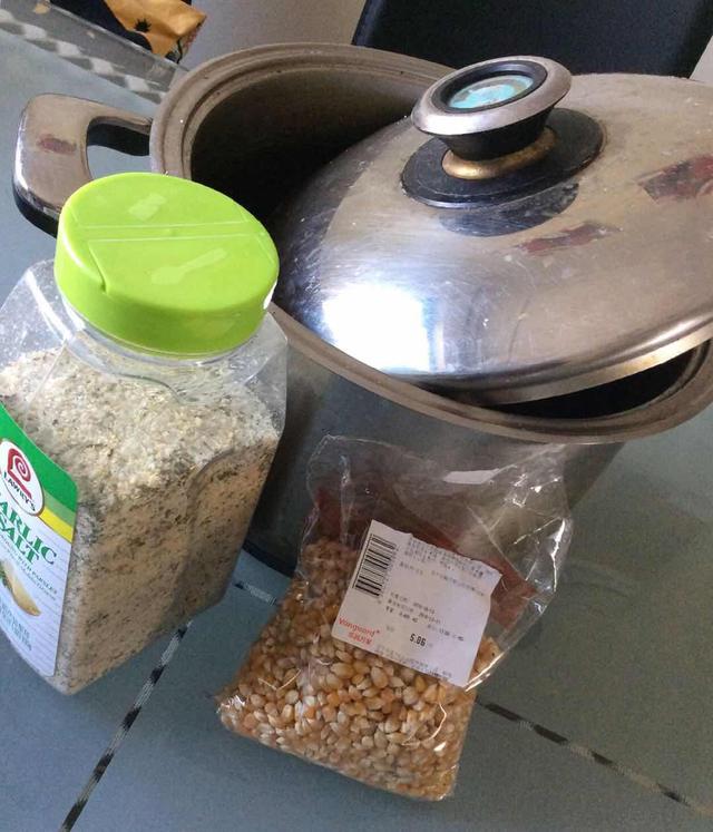 干玉米粒怎么吃，干玉米怎么做好吃（自制低卡燃脂蒜香爆米花）