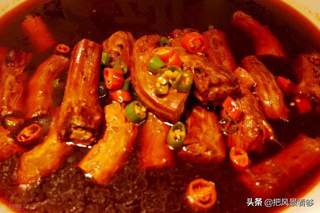 鸭架是什么部位，鸭架是鸭子哪个部位（鸭脖子鸭架子鸭头黑鸭子）