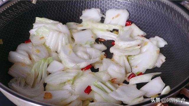 醋溜白菜的做法家常，辣白菜料的做法及配方（吃了20多年醋溜白菜）