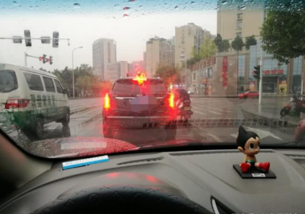 减速减档技巧口诀，加减档技巧口诀2019（五句口诀教你如何正确踩刹车）