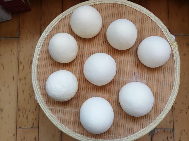 一斤面粉放多少酵母，一斤面粉需要放多少酵母（难怪总失败还有酸味）