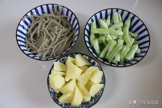 粉條燉土豆乾的做法,粉條燉土豆的做法大全(一頓飯一個菜就夠了)