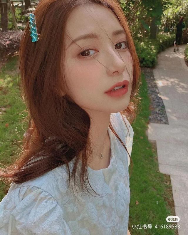 什么颜色头发好看，皮肤白染什么颜色头发好看（不染后悔的6款神仙发色）