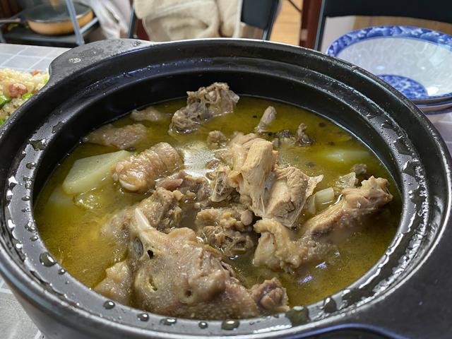 清炖鸡怎么炖好吃，清炖鸡汤怎么做出来才非常好喝（切记不要焯水）