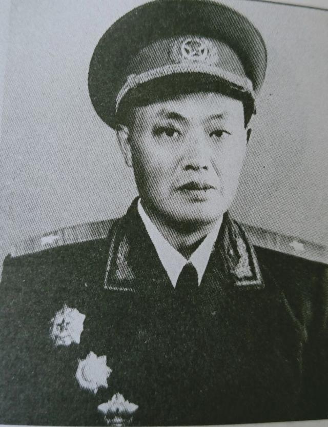 二级独立自由勋章，我军1955年颁发的是哪三种勋章（1955年授衔时南京军区第31军授衔大校以上人员的职级、勋章与薪金）