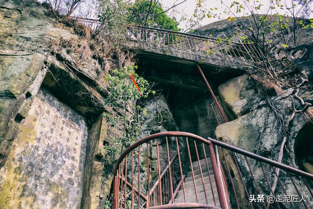 荣县大佛介绍，荣县大佛寺简介（雄伟壮观——荣县大佛）