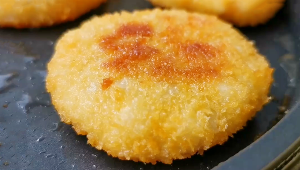 图片[7]-【苹果鸡蛋饼】做法步骤图 一次做10个 出锅就光盘-起舞食谱网