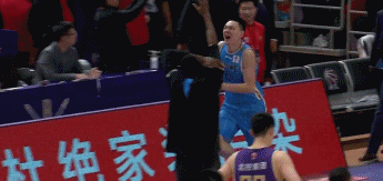 韦德庆祝经典手势，乔丹双手一摊嚣张至极