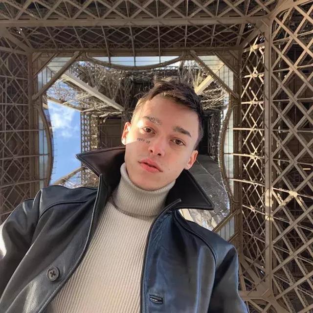 纹身男头像微信，纹身男头像（Trautvein脸上有Wake）