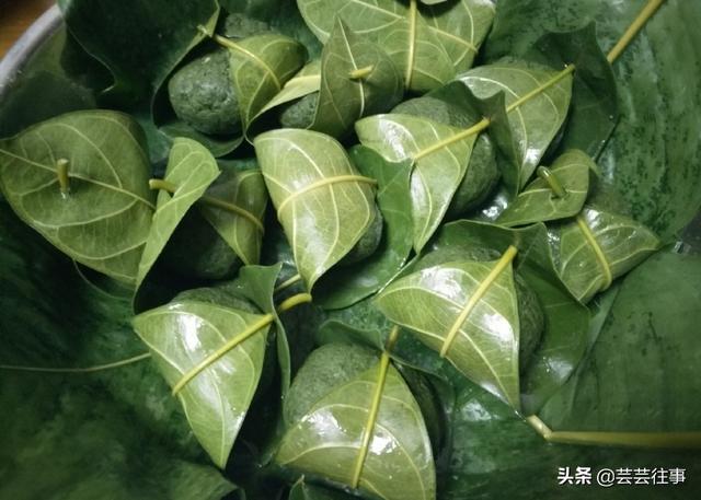 艾糍粑家常做法正宗艾糍粑怎么做，艾糍粑的制作（家常艾叶糍粑这样做）