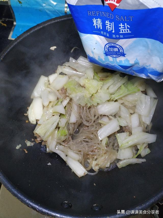 怎样做美味的白菜粉条炒肉末，白菜猪肉炒粉条怎么做（白菜粉条炒肉末就上桌了）
