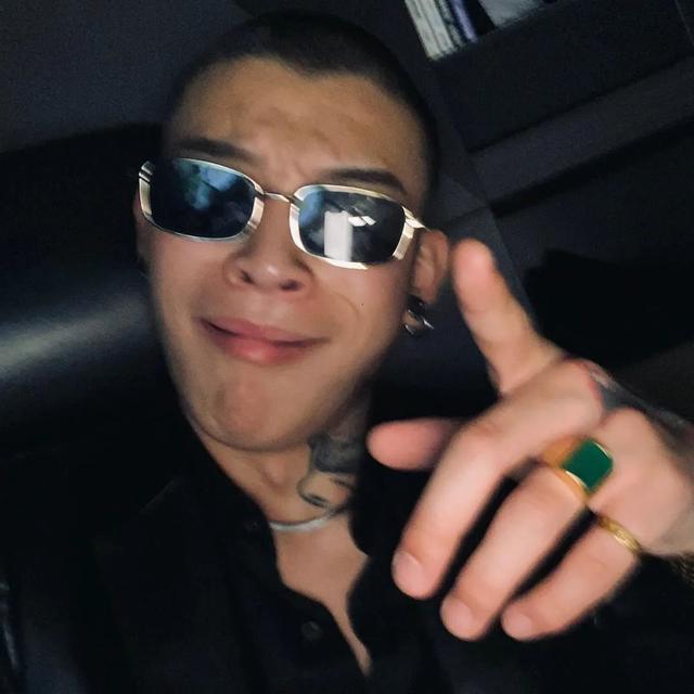 男头。忘掉种过的花，微信头像，男头。忘掉种过的花，重新开始。（“其实我不太懂喜欢）