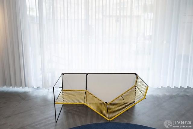 办公桌与门最佳位置图，办公室吉位图解（办公桌的设计）