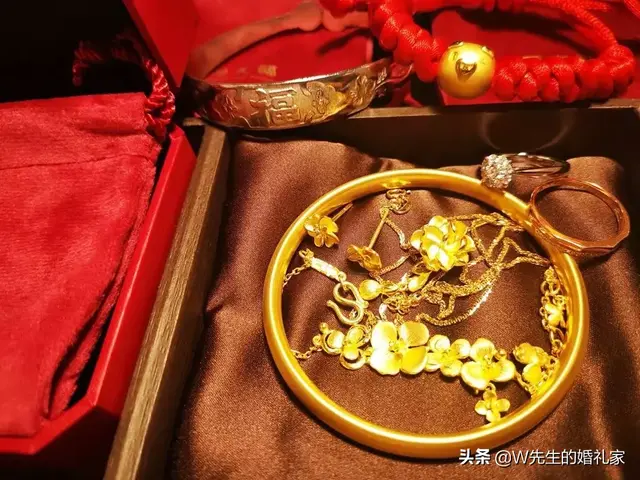 三金和五金分别指什么，三金和五金有什么区别（婚礼的三金or）