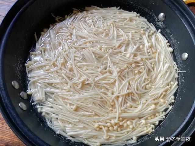 金针菇煮几分钟熟，凉拌金针菇煮几分钟熟（金针菇夏天这样吃）