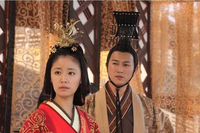 谁怜越女颜如玉，赞美三个美女的诗句（嫁得好对女人最重要）