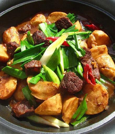 牛腩炖芋头的家常做法，牛肉炖芋头的禁忌（芋头软糯合二为一）