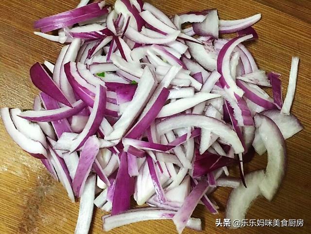 凉皮怎么炒好吃，怎样做炒凉皮好吃（在家做个陕西特色的炒凉皮）