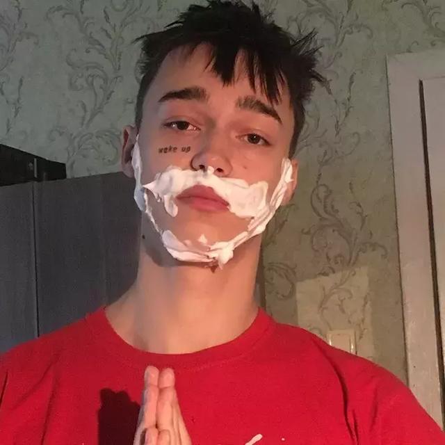 纹身男头像微信，纹身男头像（Trautvein脸上有Wake）