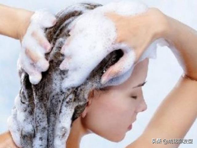 正确洗发护发步骤，护发的正确步骤（学习正确的洗发方法很关键）