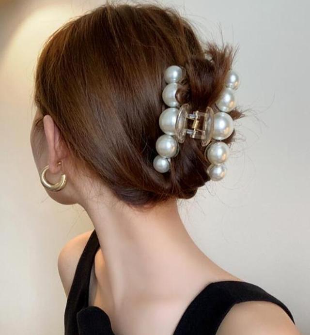 发夹怎么夹好看，盘头发卡子怎么夹好看（打造高级感发型）