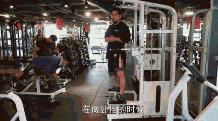 胸肌外侧训练的技巧，高效锻炼胸肌外侧动作图片（最难塑的“胸内外下沿”——无情高手一个练习全搞定）